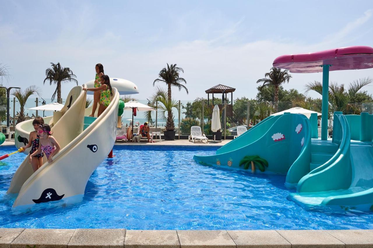 Sunrise Aparthotel Pool & Spa Mamaia Nord นาโวดาริ ภายนอก รูปภาพ