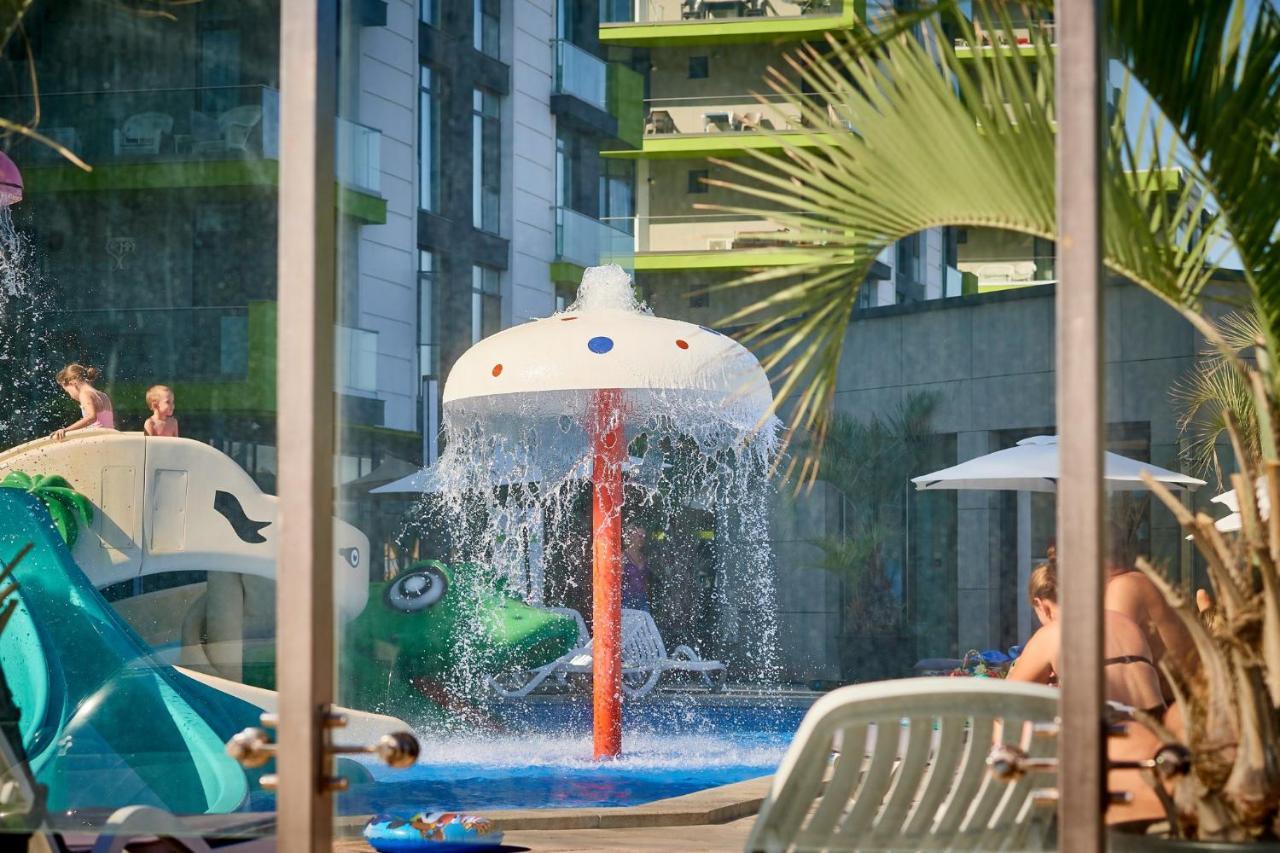 Sunrise Aparthotel Pool & Spa Mamaia Nord นาโวดาริ ภายนอก รูปภาพ